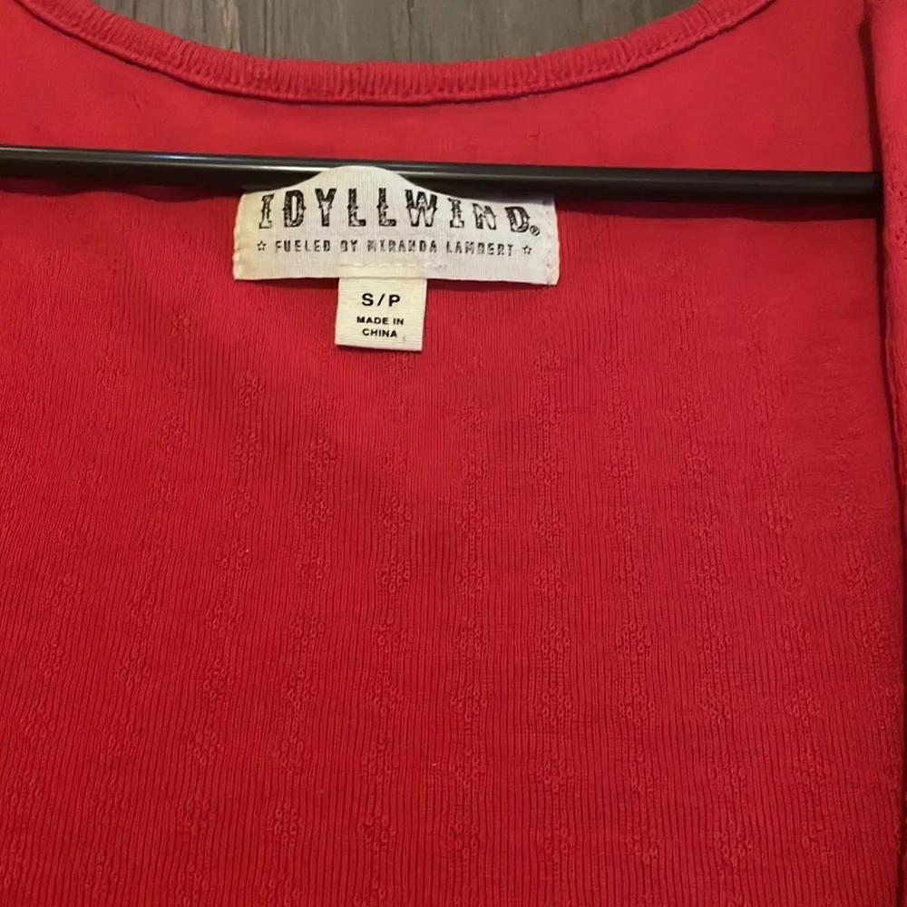 Red tank - Picture 3 of 4